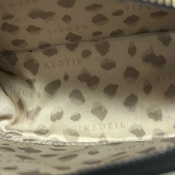 Kenzie Creme Pebbled Leather Double Zip Guitar Strap Crossbody Approx 8x4.5 x 3 - Picture 10 of 17